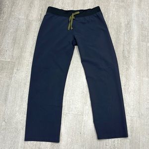 Figs Livingston basic scrub pants in quiet navy size petite medium